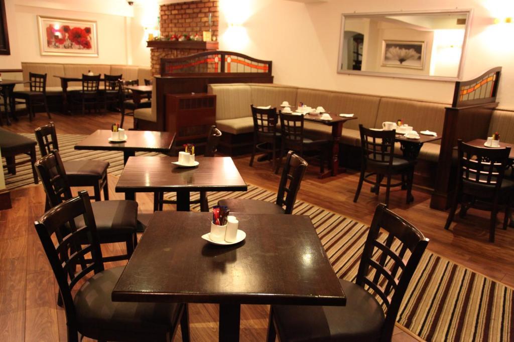 Dalton Inn Hotel Claremorris Esterno foto